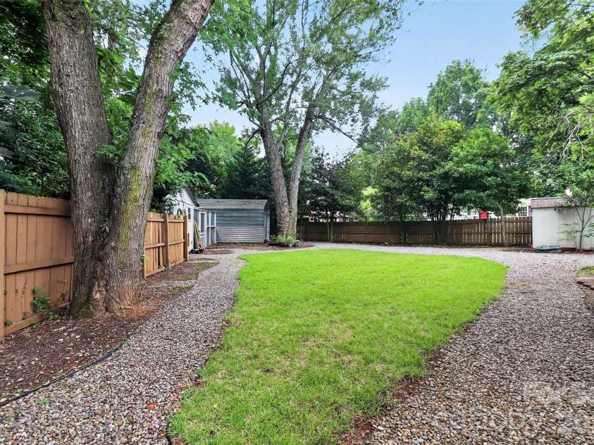 1016 Dresden Drive, Charlotte, NC 28205.  MLS# CAR4409208, YatesRealty ID 42587. 