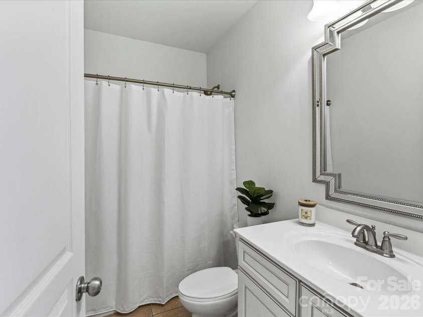 1806 Sunchaser Lane, Charlotte, NC 28210.  MLS# CAR4407057, YatesRealty ID 42588. Basement Full Bath