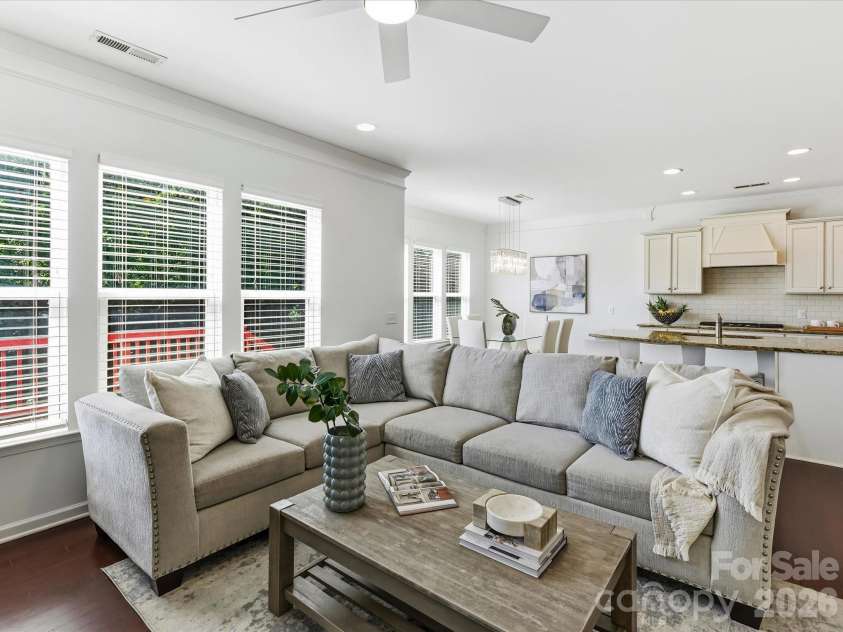 1806 Sunchaser Lane, Charlotte, NC 28210.  MLS# CAR4407057, YatesRealty ID 42588. Great Room