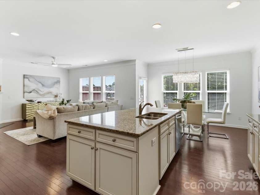 1806 Sunchaser Lane, Charlotte, NC 28210.  MLS# CAR4407057, YatesRealty ID 42588. Kitchen