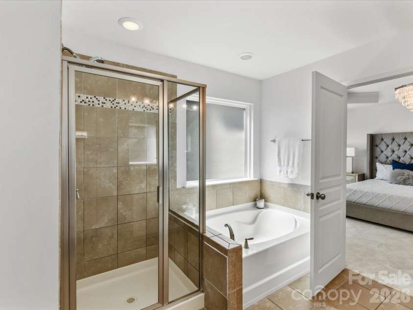 1806 Sunchaser Lane, Charlotte, NC 28210.  MLS# CAR4407057, YatesRealty ID 42588. Primary Bathroom