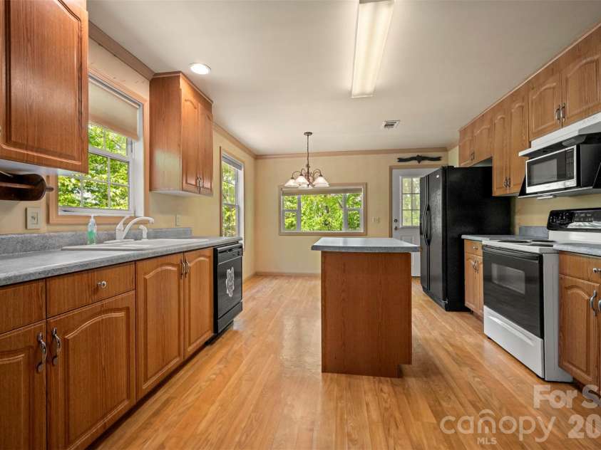132 Egret Road, Lake Lure, NC 28746.  MLS# CAR4254580, YatesRealty ID 4259. Kitchen