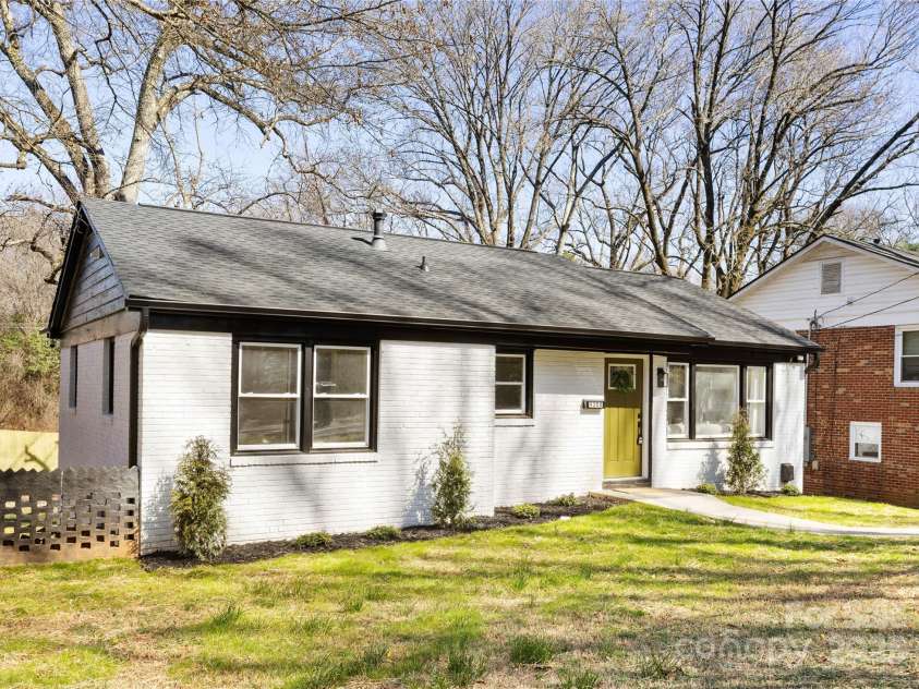 4308 Welling Avenue, Charlotte, NC 28208.  MLS# CAR4230616, YatesRealty ID 4259. 