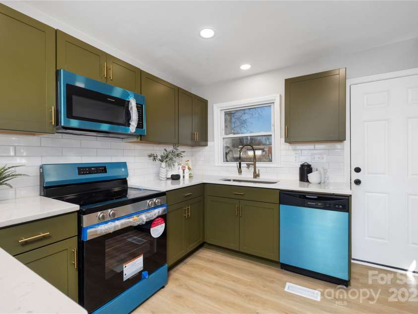 4308 Welling Avenue, Charlotte, NC 28208.  MLS# CAR4230616, YatesRealty ID 4259. 