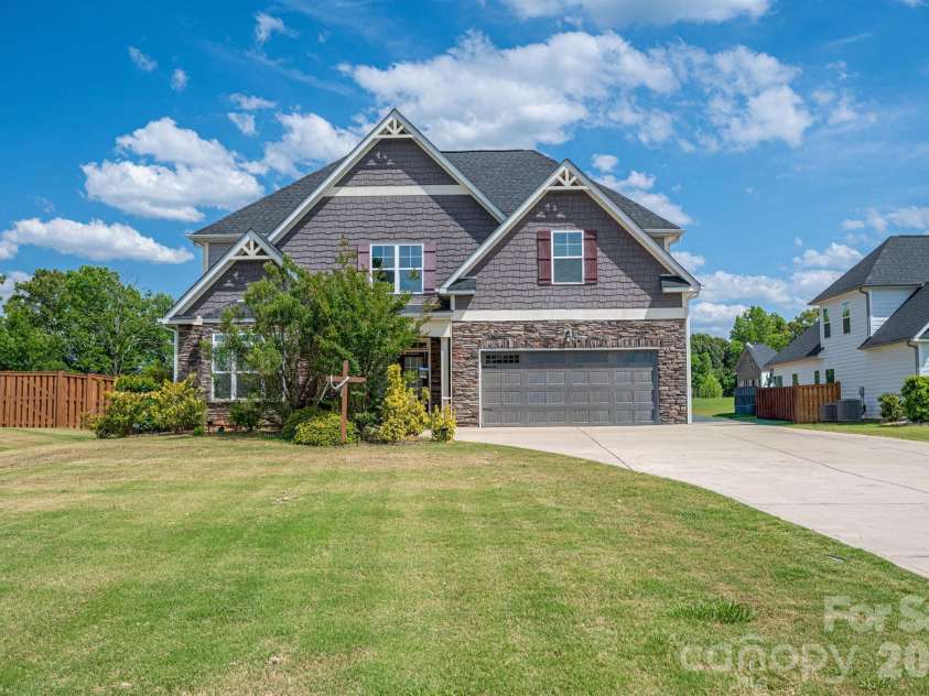 955 Robinson Road, Gastonia, NC 28056.  MLS# CAR4407272, YatesRealty ID 42590. 