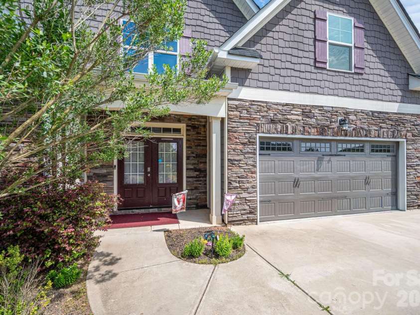 955 Robinson Road, Gastonia, NC 28056.  MLS# CAR4407272, YatesRealty ID 42590. 