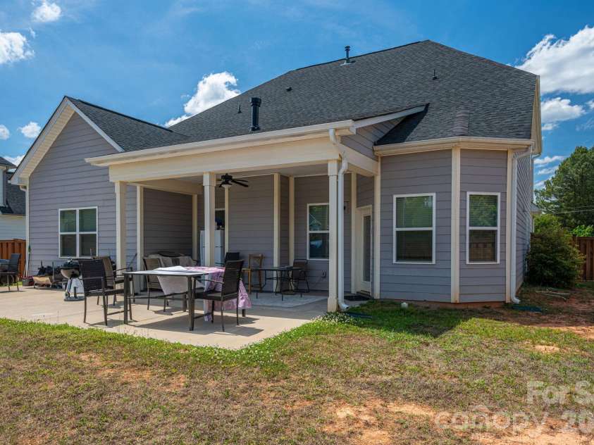 955 Robinson Road, Gastonia, NC 28056.  MLS# CAR4407272, YatesRealty ID 42590. 