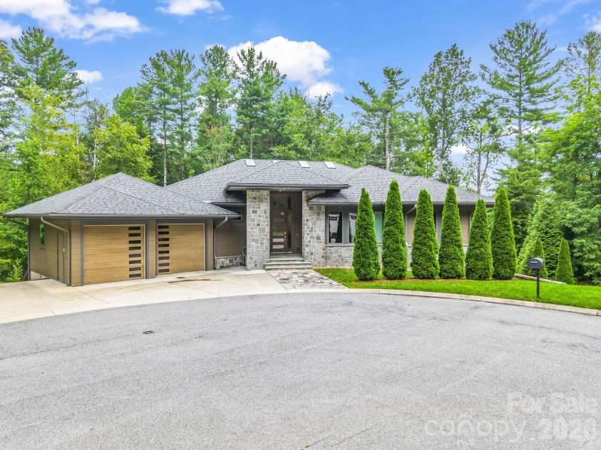 55 Pheasant Branch Court, Hendersonville, NC 28739.  MLS# CAR4406624, YatesRealty ID 42595. 
