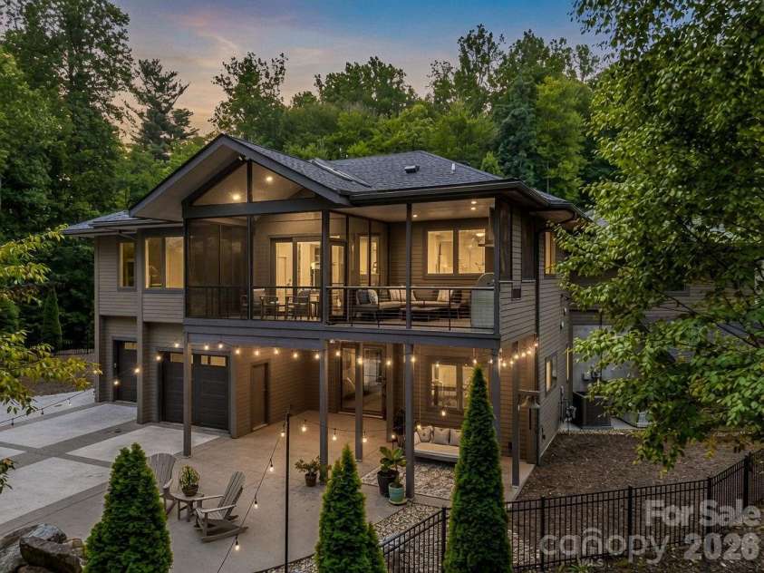 55 Pheasant Branch Court, Hendersonville, NC 28739.  MLS# CAR4406624, YatesRealty ID 42595. 