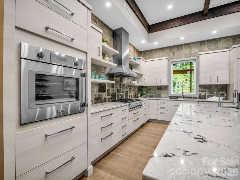 55 Pheasant Branch Court, Hendersonville, NC 28739.  MLS# CAR4406624, YatesRealty ID 42595. 
