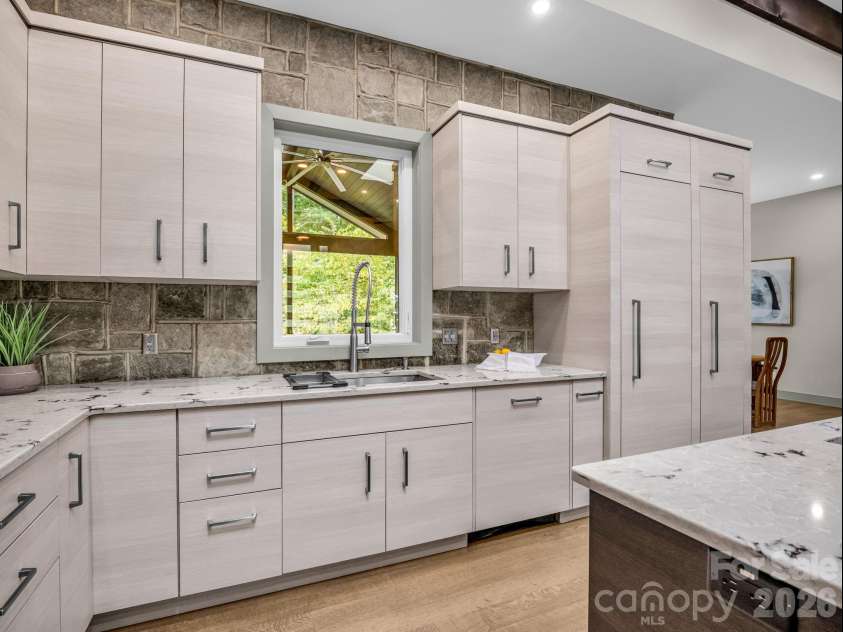 55 Pheasant Branch Court, Hendersonville, NC 28739.  MLS# CAR4406624, YatesRealty ID 42595. 