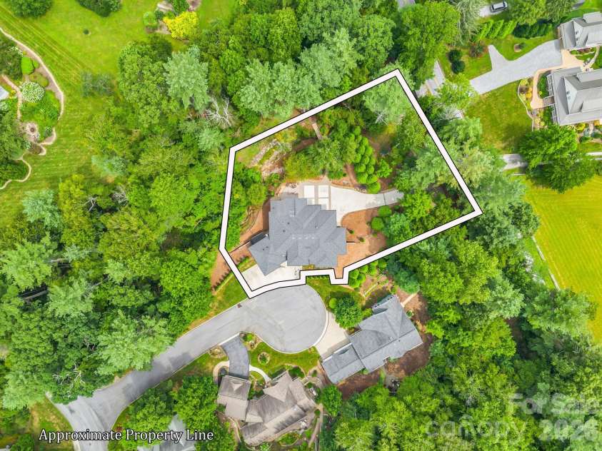 55 Pheasant Branch Court, Hendersonville, NC 28739.  MLS# CAR4406624, YatesRealty ID 42595. 