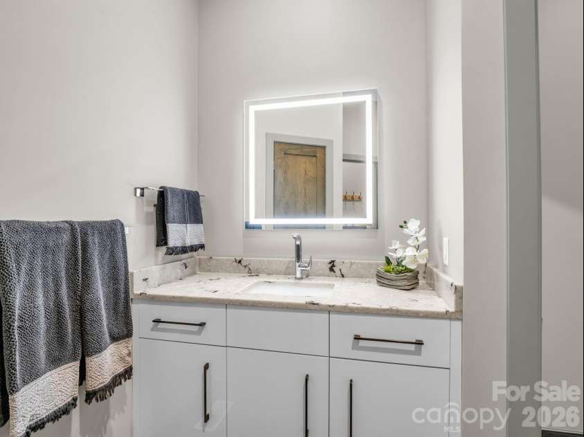 55 Pheasant Branch Court, Hendersonville, NC 28739.  MLS# CAR4406624, YatesRealty ID 42595. Second full bathroom on main level.
