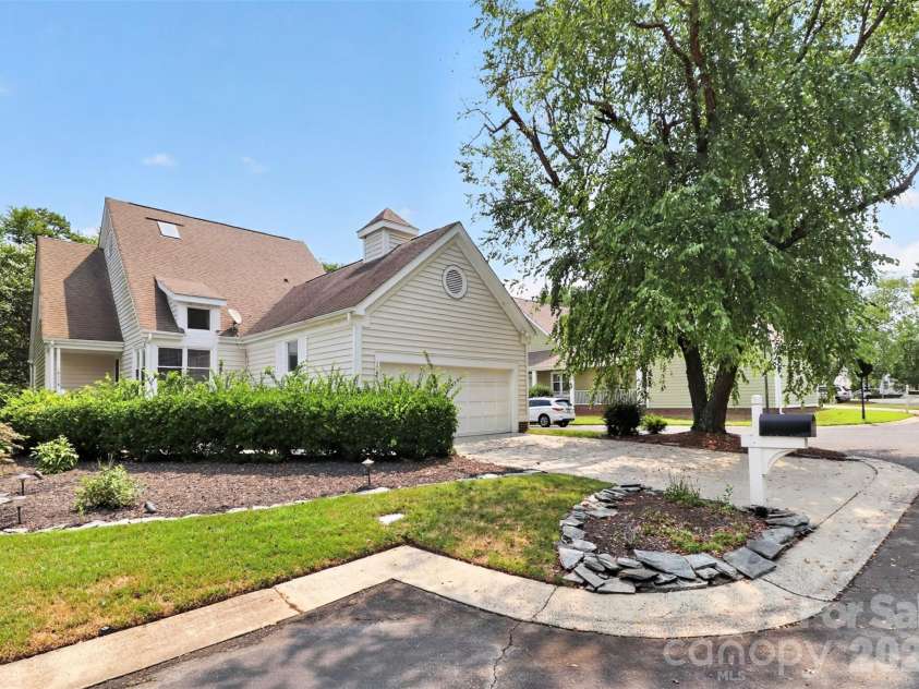 10316 Johns Towne Drive, Charlotte, NC 28210.  MLS# CAR4378149, YatesRealty ID 42598. 