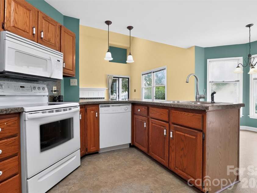 10316 Johns Towne Drive, Charlotte, NC 28210.  MLS# CAR4378149, YatesRealty ID 42598. 