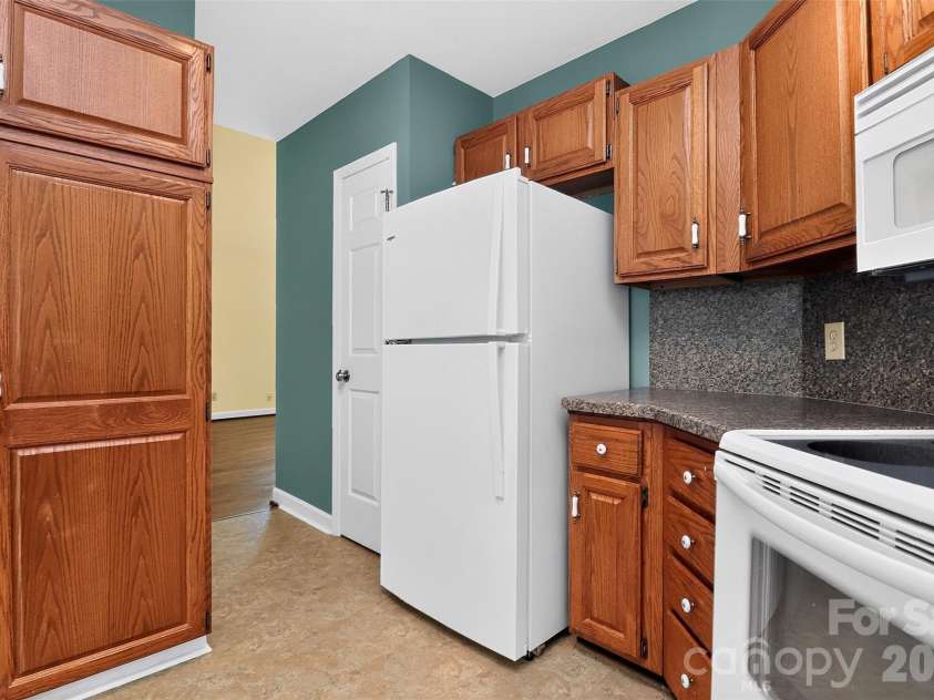10316 Johns Towne Drive, Charlotte, NC 28210.  MLS# CAR4378149, YatesRealty ID 42598. 