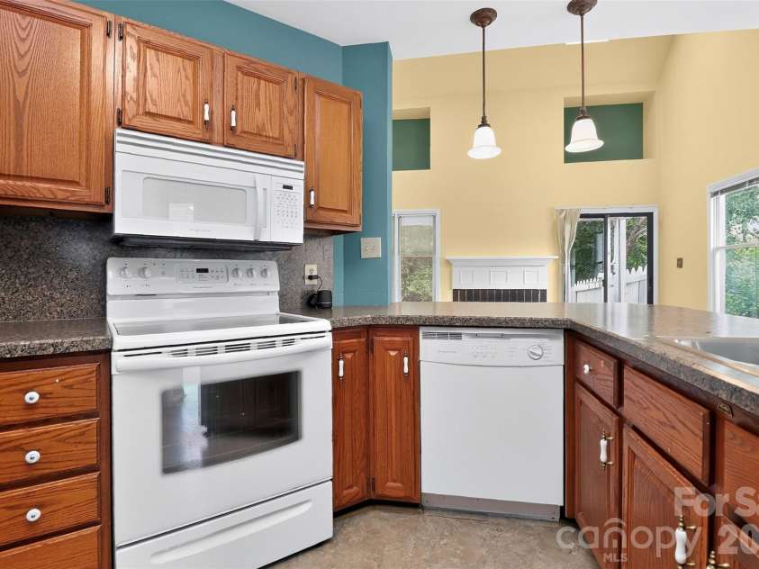 10316 Johns Towne Drive, Charlotte, NC 28210.  MLS# CAR4378149, YatesRealty ID 42598. 