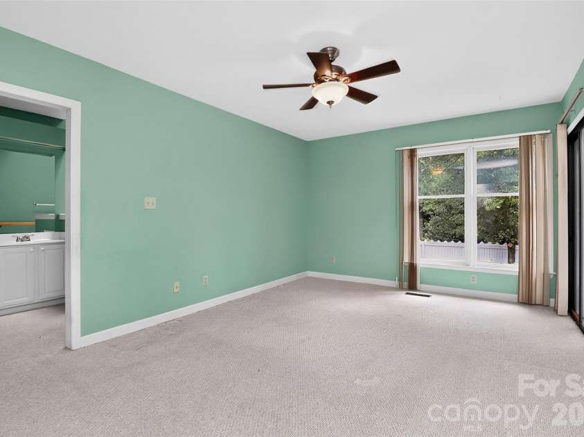 10316 Johns Towne Drive, Charlotte, NC 28210.  MLS# CAR4378149, YatesRealty ID 42598. First floor primary bedroom