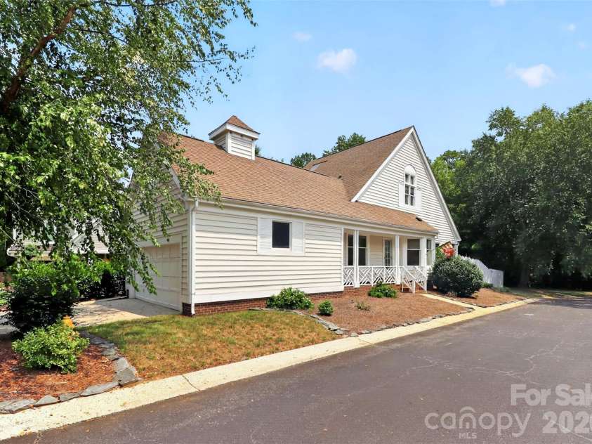 10316 Johns Towne Drive, Charlotte, NC 28210.  MLS# CAR4378149, YatesRealty ID 42598. Front view 2