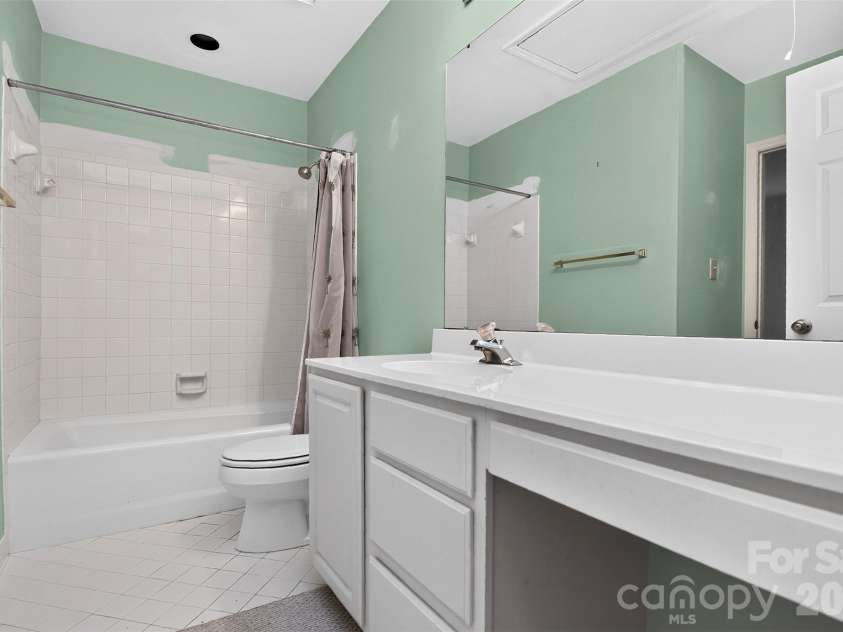 10316 Johns Towne Drive, Charlotte, NC 28210.  MLS# CAR4378149, YatesRealty ID 42598. Guest bathroom