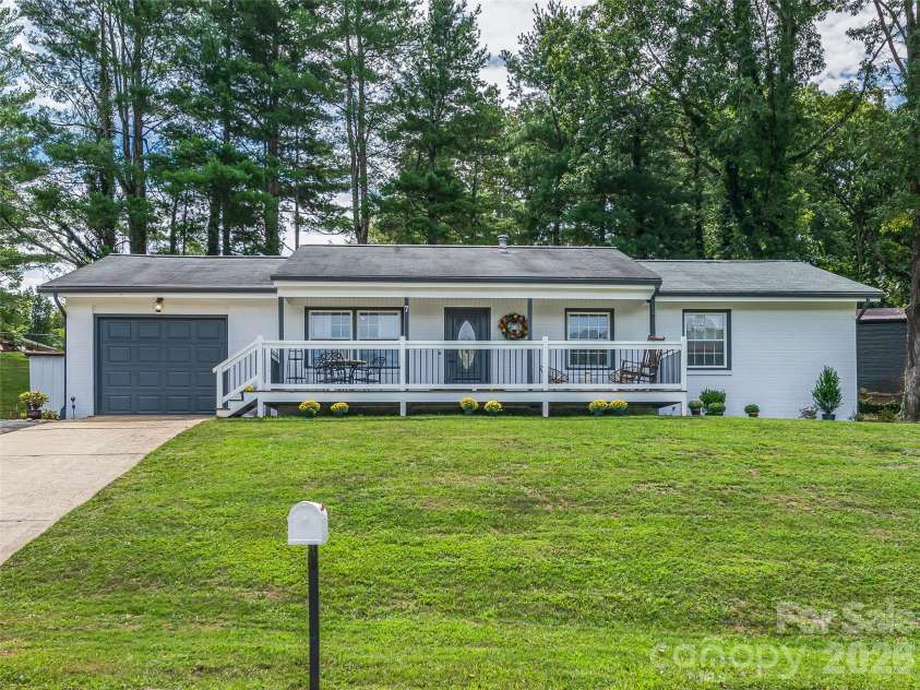 7 Southwicke Drive, Arden, NC 28704.  MLS# CAR4410786, YatesRealty ID 42599. 