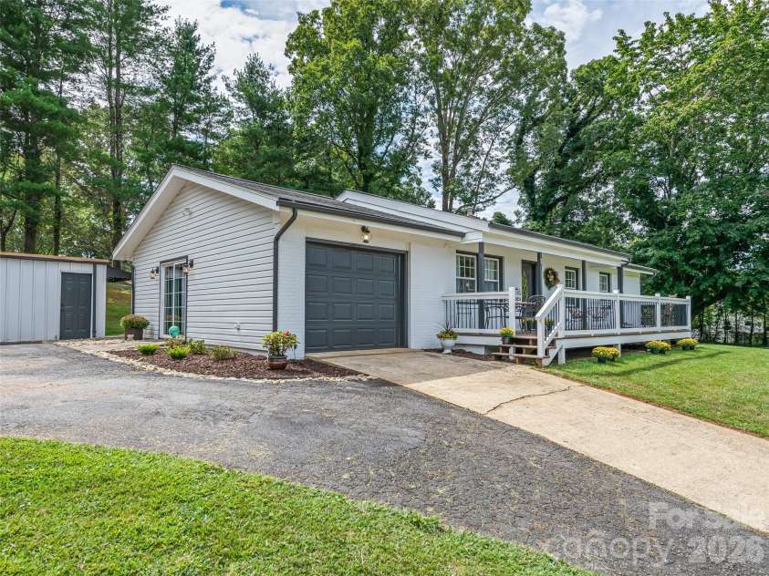 7 Southwicke Drive, Arden, NC 28704.  MLS# CAR4410786, YatesRealty ID 42599. 