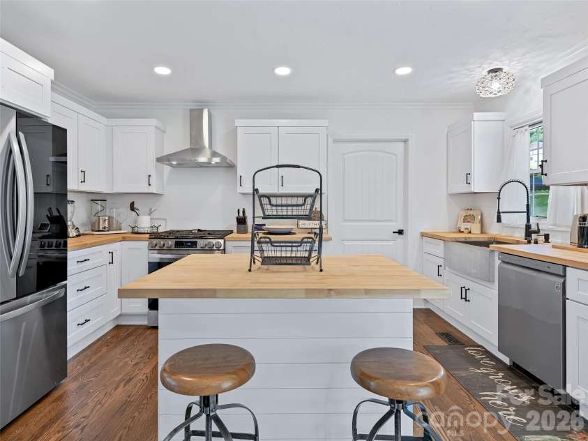 7 Southwicke Drive, Arden, NC 28704.  MLS# CAR4410786, YatesRealty ID 42599. 
