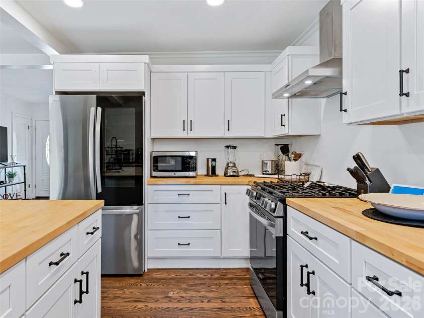 7 Southwicke Drive, Arden, NC 28704.  MLS# CAR4410786, YatesRealty ID 42599. 