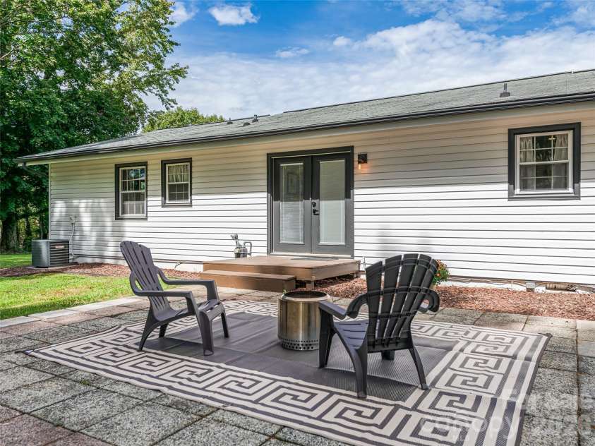 7 Southwicke Drive, Arden, NC 28704.  MLS# CAR4410786, YatesRealty ID 42599. 
