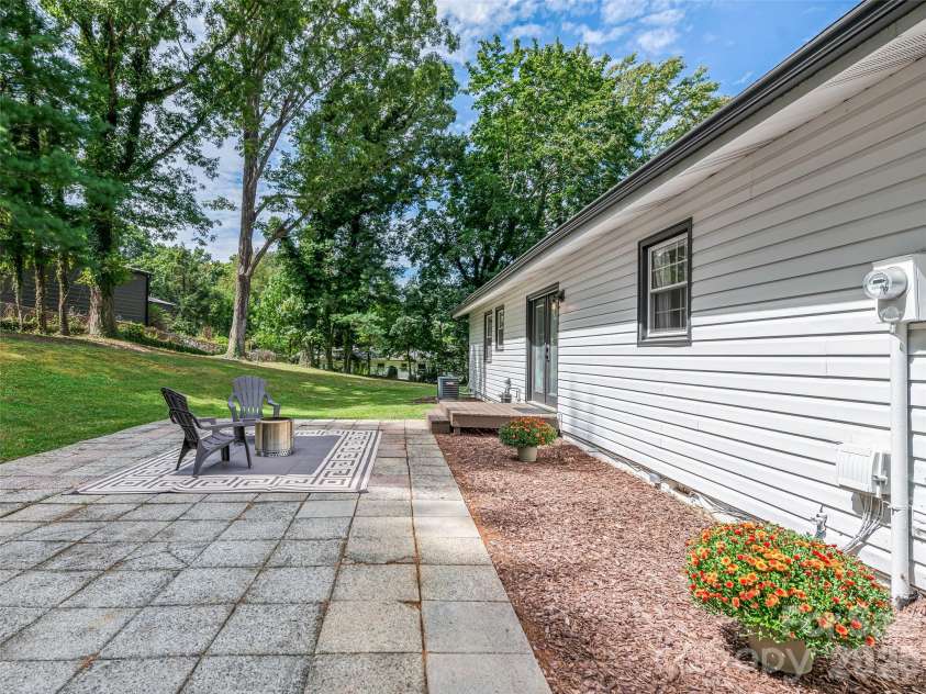 7 Southwicke Drive, Arden, NC 28704.  MLS# CAR4410786, YatesRealty ID 42599. 