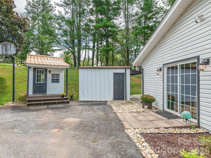 7 Southwicke Drive, Arden, NC 28704.  MLS# CAR4410786, YatesRealty ID 42599. 