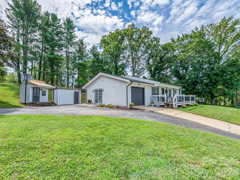 7 Southwicke Drive, Arden, NC 28704.  MLS# CAR4410786, YatesRealty ID 42599. 