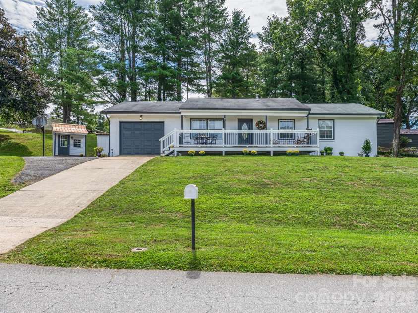 7 Southwicke Drive, Arden, NC 28704.  MLS# CAR4410786, YatesRealty ID 42599. 