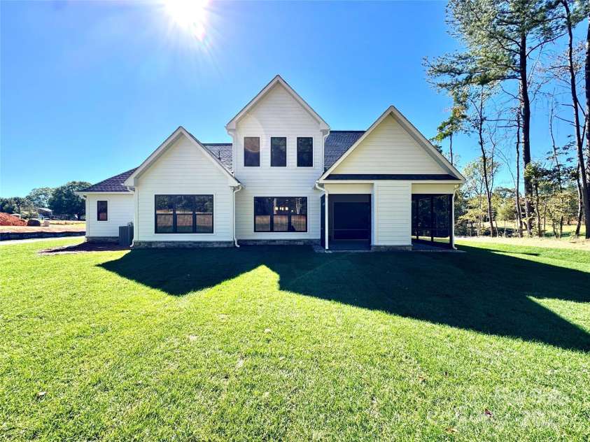 125 Crestview Lane, Troutman, NC 28166.  MLS# CAR4281585, YatesRealty ID 426. 