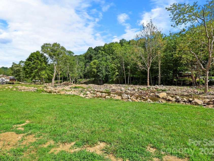 31 Barlow Road, Elk Park, NC 28622.  MLS# CAR4312999, YatesRealty ID 426. 