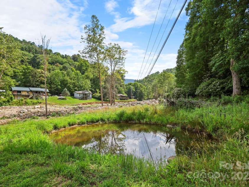 31 Barlow Road, Elk Park, NC 28622.  MLS# CAR4312999, YatesRealty ID 426. 