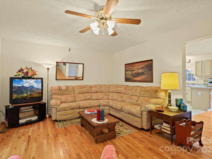 31 Barlow Road, Elk Park, NC 28622.  MLS# CAR4312999, YatesRealty ID 426. 