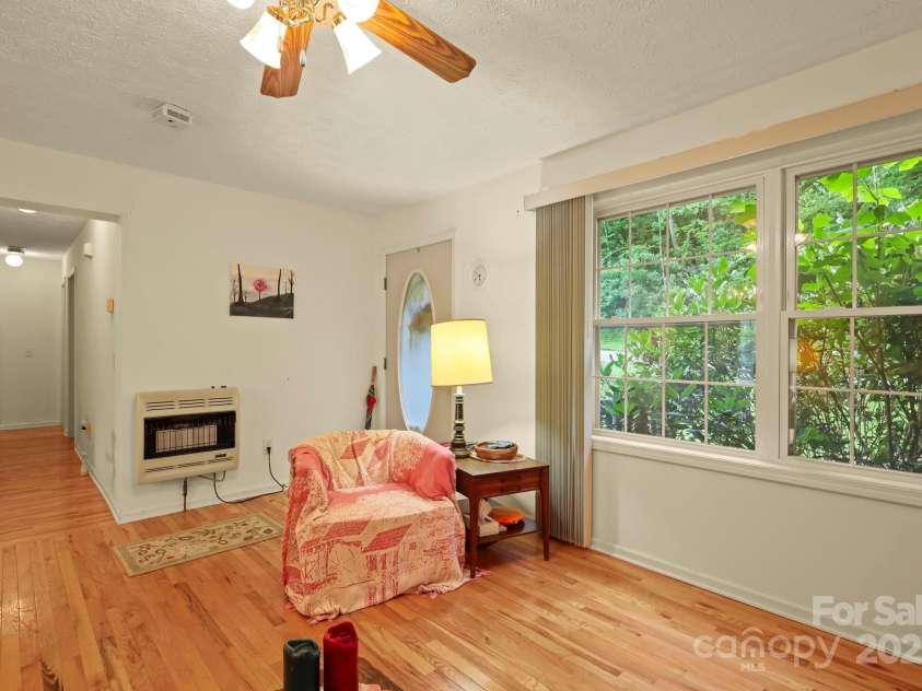 31 Barlow Road, Elk Park, NC 28622.  MLS# CAR4312999, YatesRealty ID 426. 