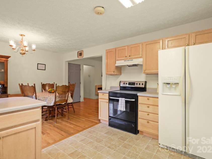 31 Barlow Road, Elk Park, NC 28622.  MLS# CAR4312999, YatesRealty ID 426. 