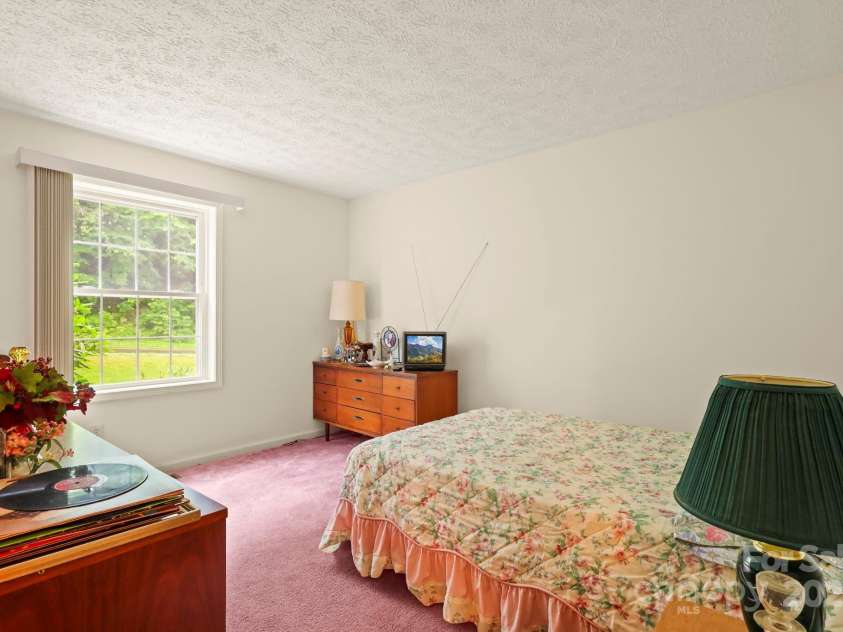 31 Barlow Road, Elk Park, NC 28622.  MLS# CAR4312999, YatesRealty ID 426. 