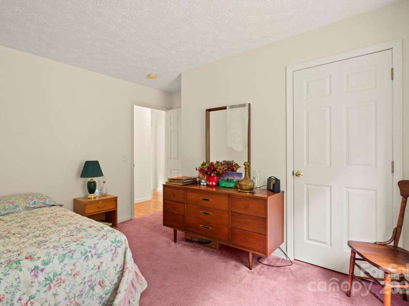 31 Barlow Road, Elk Park, NC 28622.  MLS# CAR4312999, YatesRealty ID 426. 