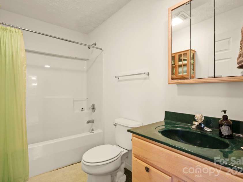 31 Barlow Road, Elk Park, NC 28622.  MLS# CAR4312999, YatesRealty ID 426. 