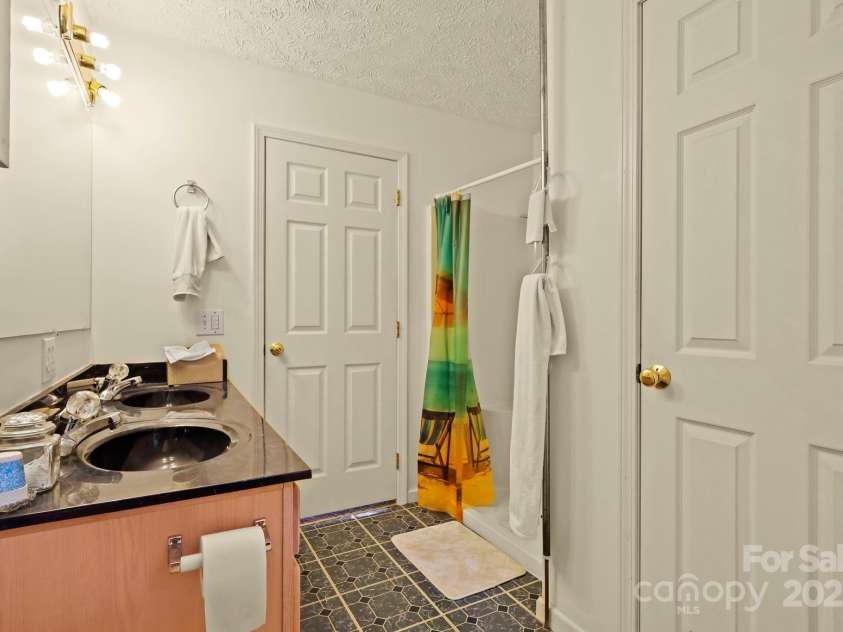 31 Barlow Road, Elk Park, NC 28622.  MLS# CAR4312999, YatesRealty ID 426. 