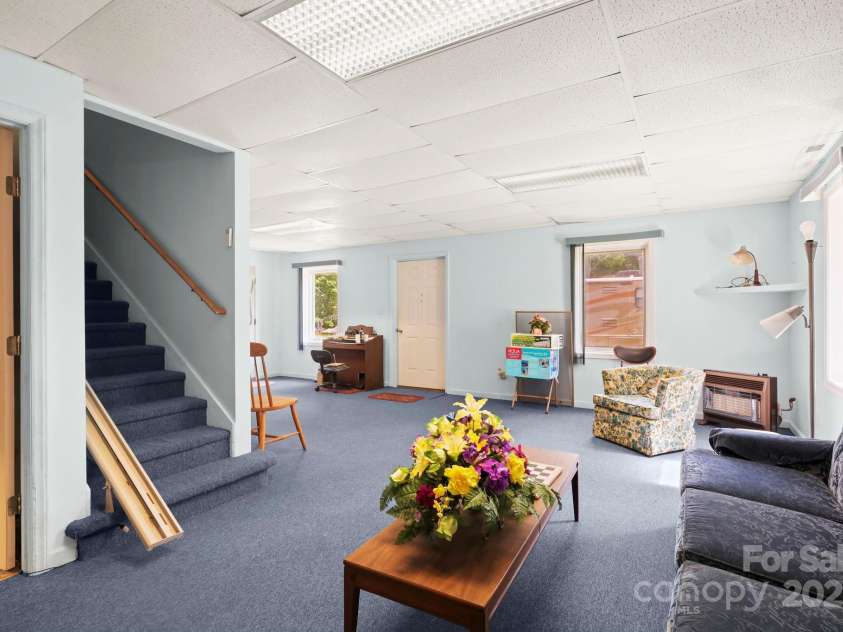 31 Barlow Road, Elk Park, NC 28622.  MLS# CAR4312999, YatesRealty ID 426. 