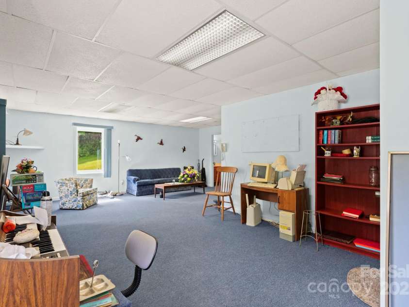 31 Barlow Road, Elk Park, NC 28622.  MLS# CAR4312999, YatesRealty ID 426. 