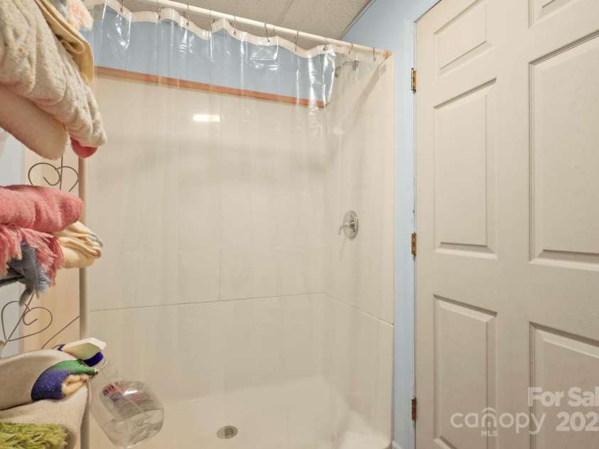 31 Barlow Road, Elk Park, NC 28622.  MLS# CAR4312999, YatesRealty ID 426. 