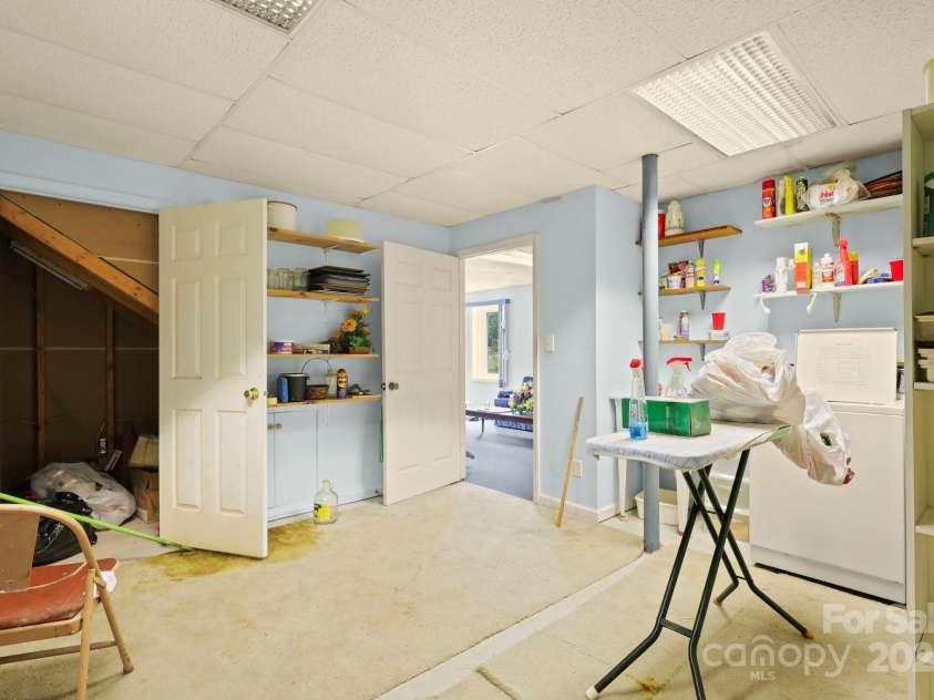 31 Barlow Road, Elk Park, NC 28622.  MLS# CAR4312999, YatesRealty ID 426. 