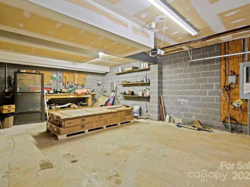 31 Barlow Road, Elk Park, NC 28622.  MLS# CAR4312999, YatesRealty ID 426. 