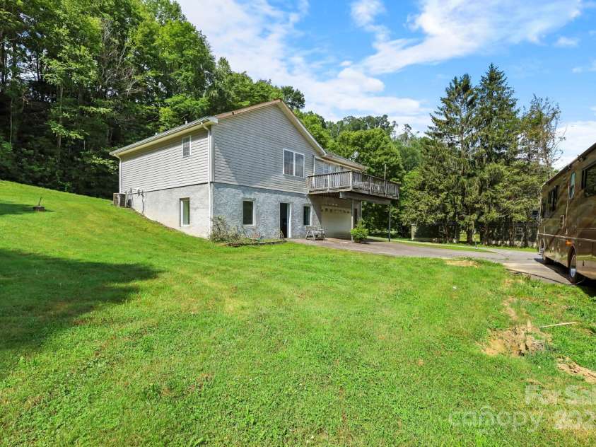 31 Barlow Road, Elk Park, NC 28622.  MLS# CAR4312999, YatesRealty ID 426. 