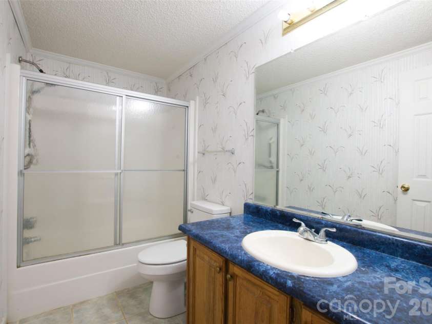 150 Orindawood Road, McConnells, SC 29726.  MLS# CAR4333336, YatesRealty ID 4260. 2nd Full Bathroom